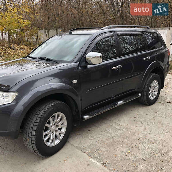 Mitsubishi Pajero sport (2011)