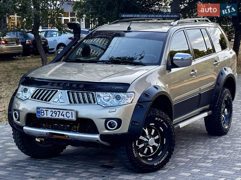 Mitsubishi Pajero sport (2010)