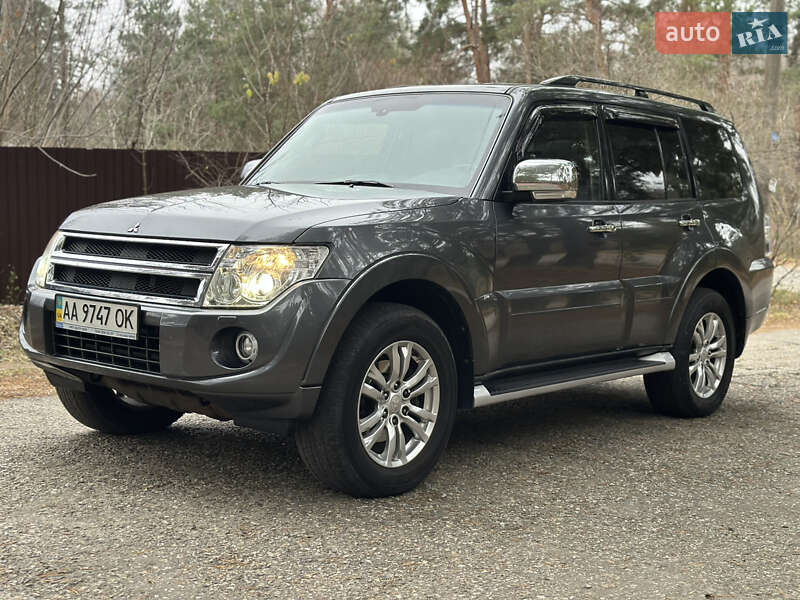 Mitsubishi Pajero wagon (2014)