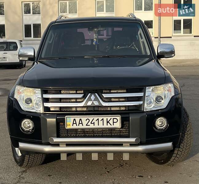 Mitsubishi Pajero wagon (2011)