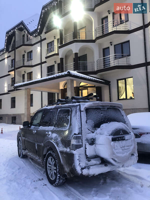 Mitsubishi Pajero wagon (2013)