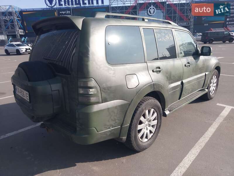 Mitsubishi Pajero wagon (2012)