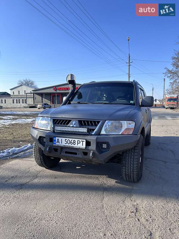Mitsubishi Pajero wagon (2004)