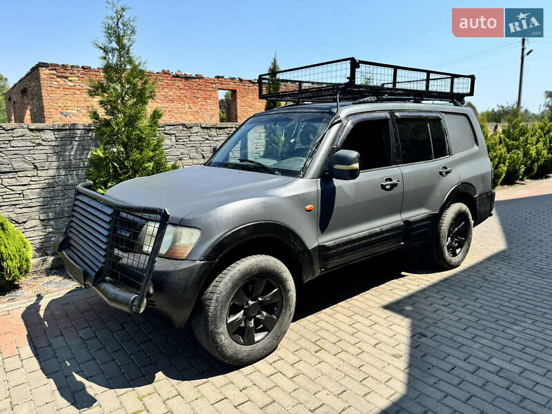 Mitsubishi Pajero wagon (2002)