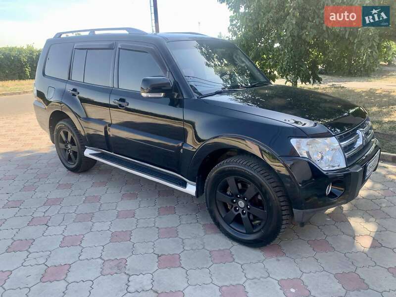 Mitsubishi Pajero wagon (2009)