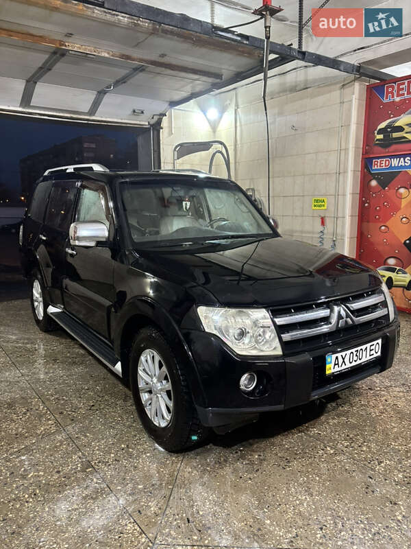 Mitsubishi Pajero wagon (2007)