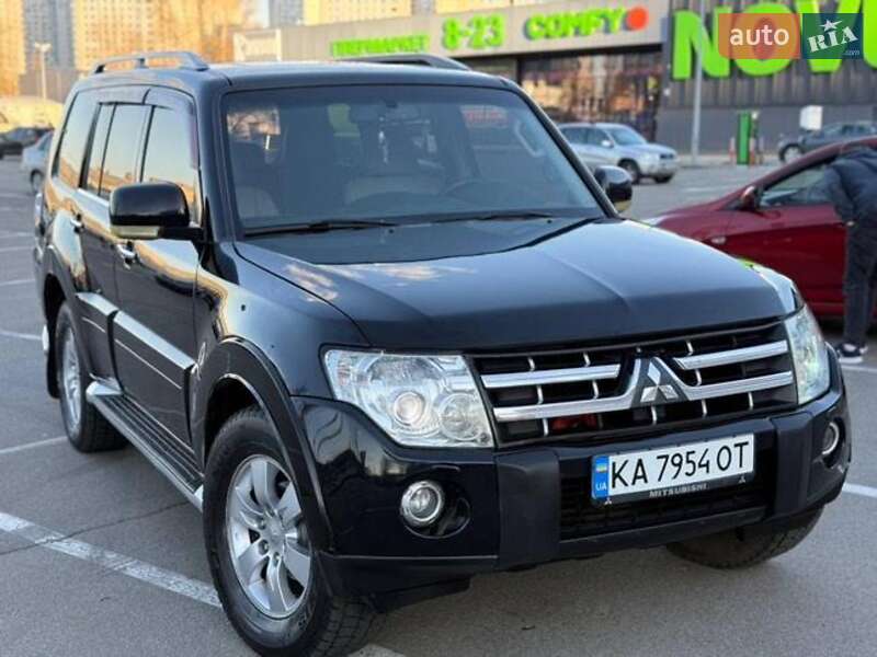 Mitsubishi Pajero wagon (2007)