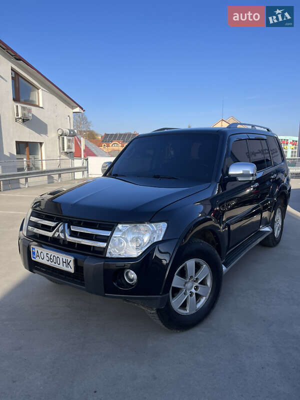 Mitsubishi Pajero wagon (2008)