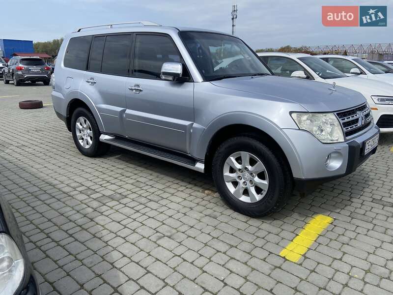 Mitsubishi Pajero wagon (2009)