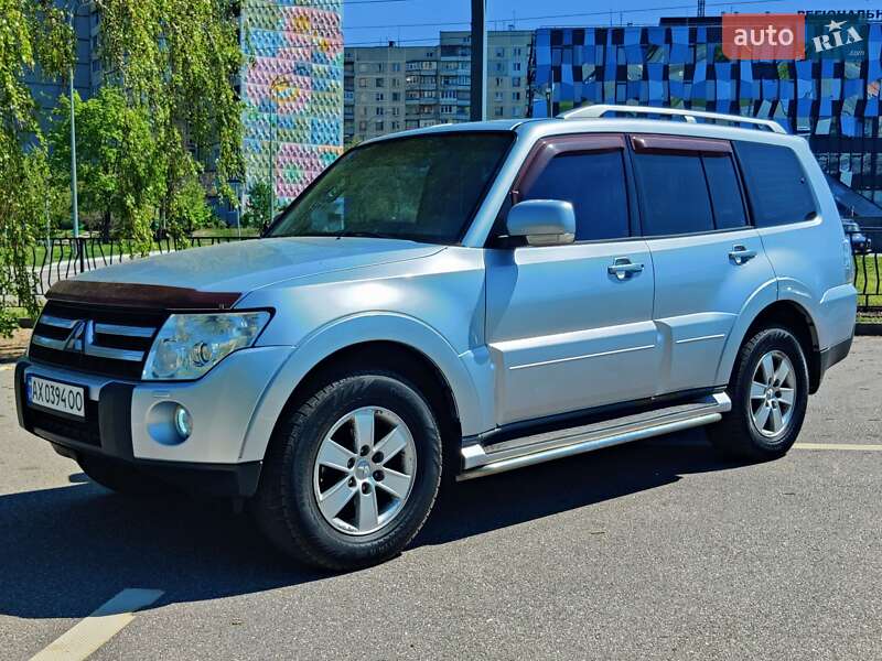Mitsubishi Pajero wagon (2008)