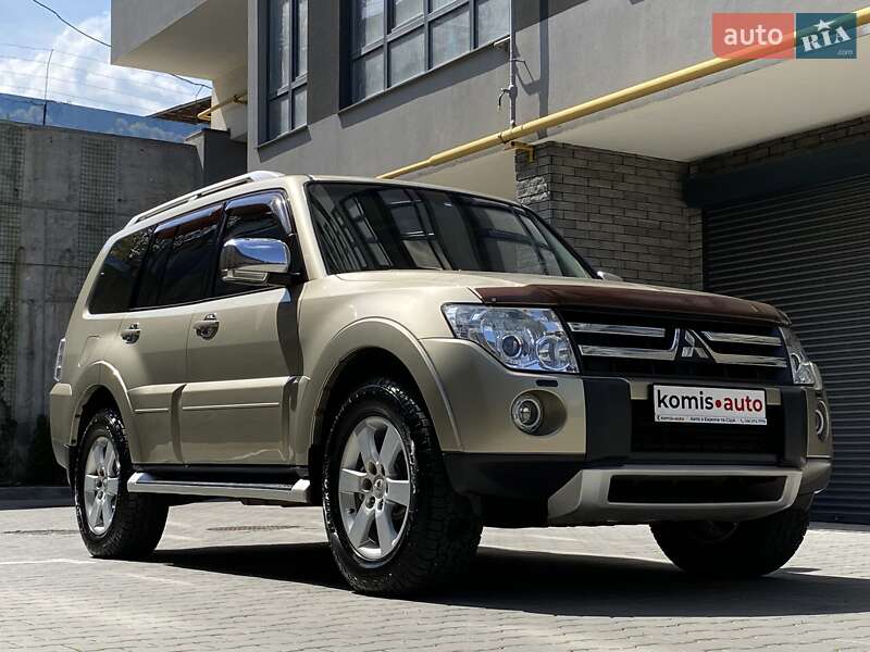 Mitsubishi Pajero wagon (2007)