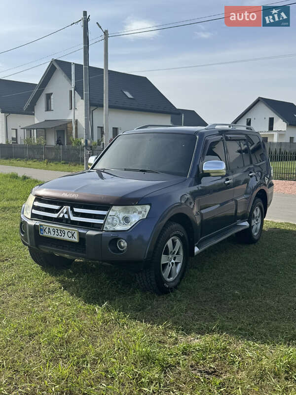 Mitsubishi Pajero wagon (2008)