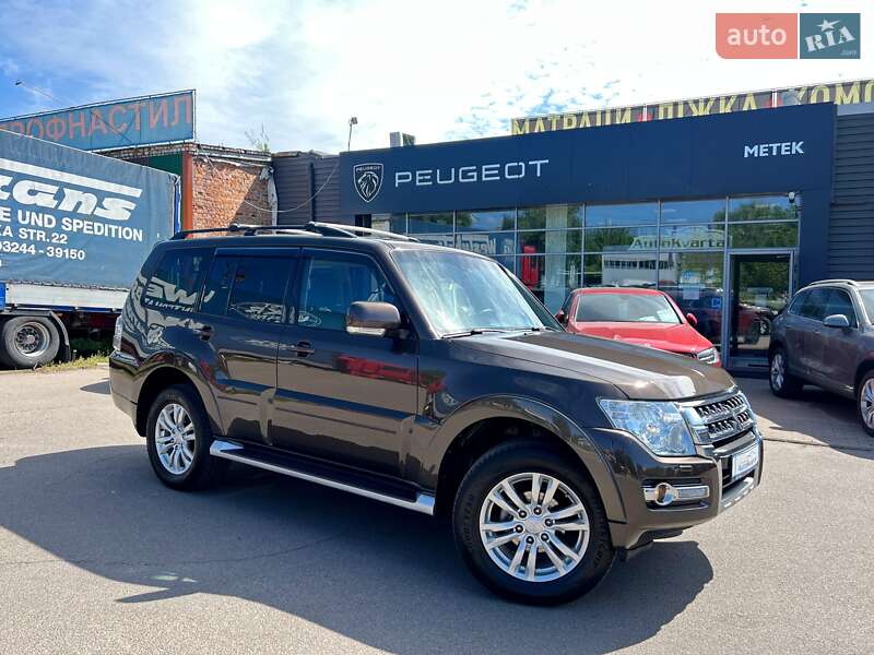 Mitsubishi Pajero wagon (2018)