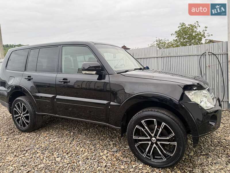 Mitsubishi Pajero wagon (2008)
