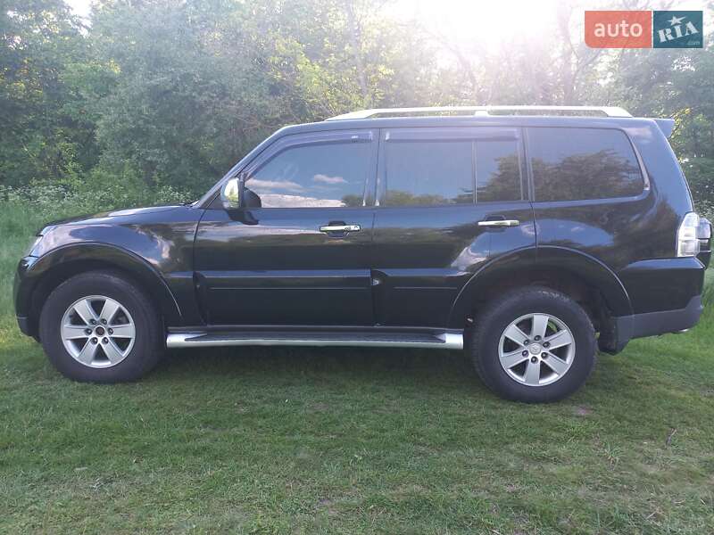 Mitsubishi Pajero wagon (2008)