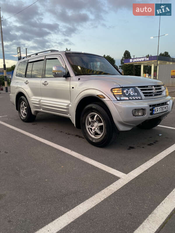 Mitsubishi Pajero wagon (2001)