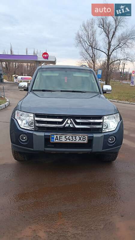 Mitsubishi Pajero wagon (2007)