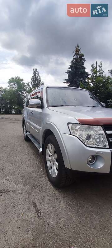Mitsubishi Pajero wagon (2008)