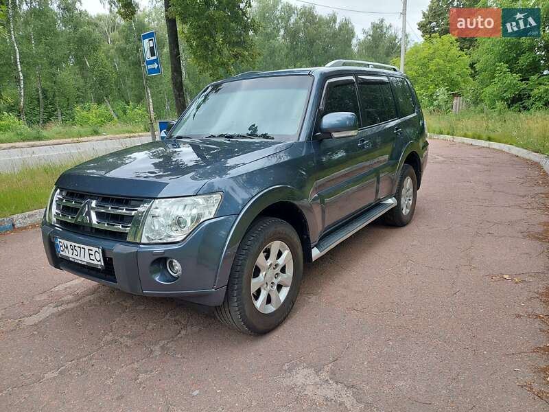 Mitsubishi Pajero wagon (2010)