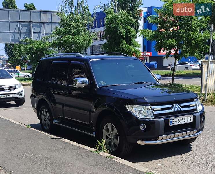 Mitsubishi Pajero wagon (2008)