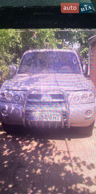 Mitsubishi Pajero wagon (2003)