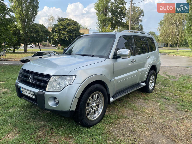 Mitsubishi Pajero wagon (2007)