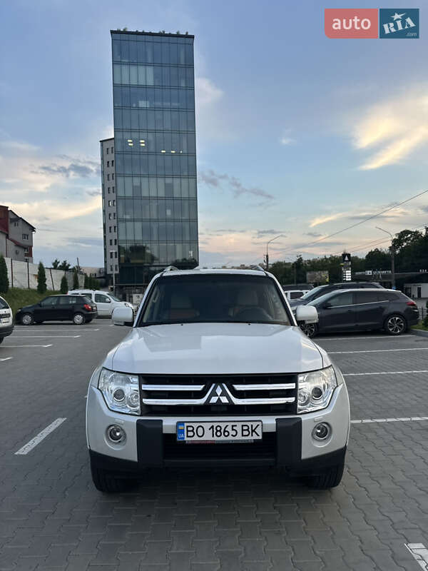 Mitsubishi Pajero wagon (2008)