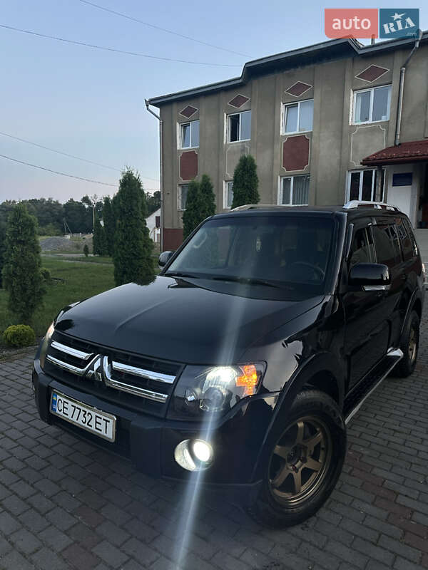 Mitsubishi Pajero wagon (2008)