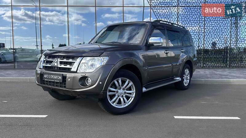 Mitsubishi Pajero wagon (2013)