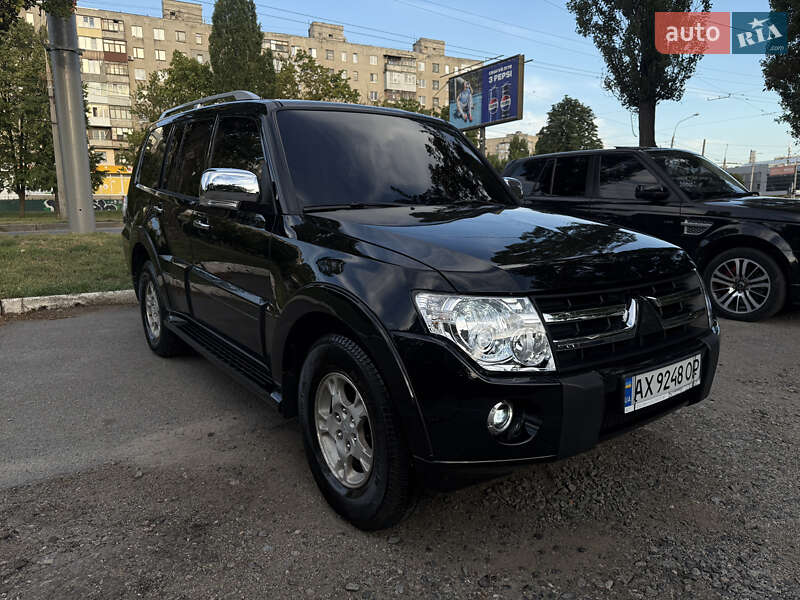 Mitsubishi Pajero wagon (2007)
