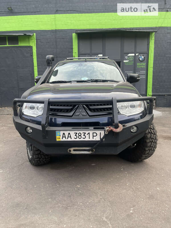 Mitsubishi Pajero (2013)