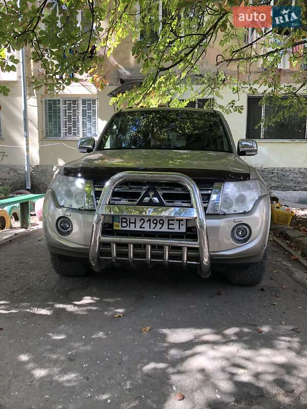 Mitsubishi Pajero (2012)