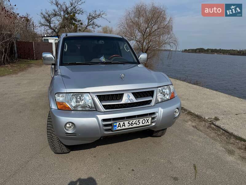 Mitsubishi Pajero (2006)