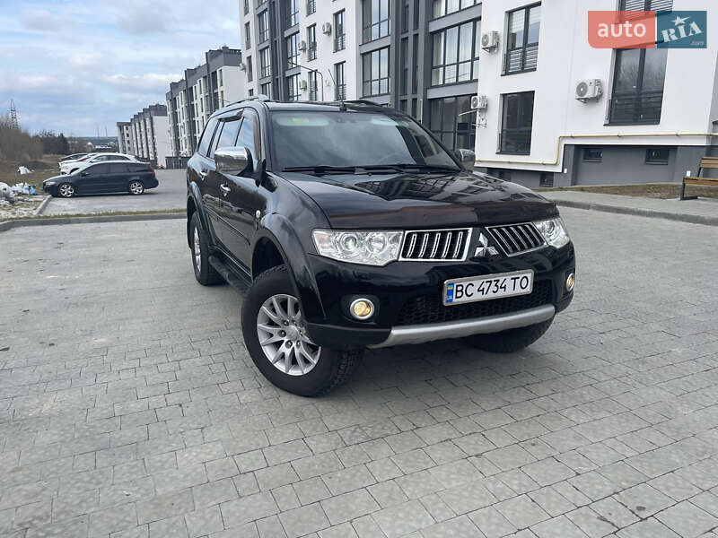 Mitsubishi Pajero (2011)