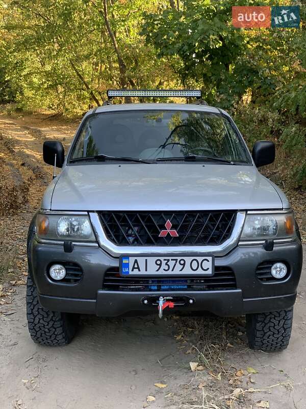 Mitsubishi Pajero (2003)