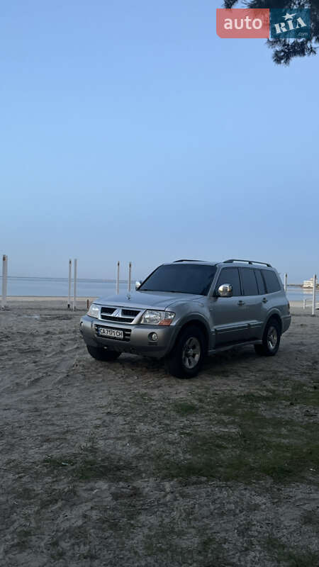 Mitsubishi Pajero (2004)