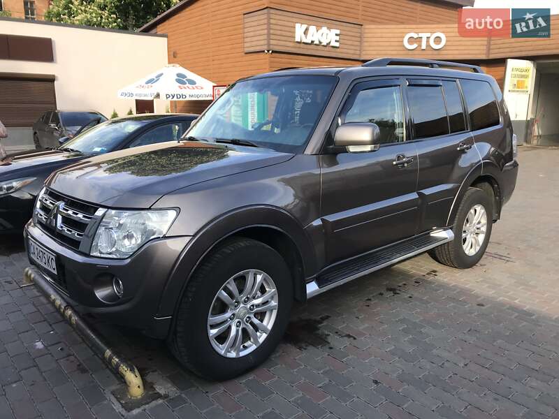 Mitsubishi Pajero (2011)