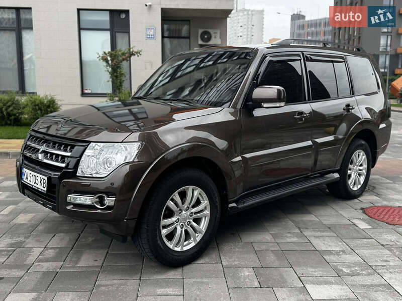 Mitsubishi Pajero (2019)