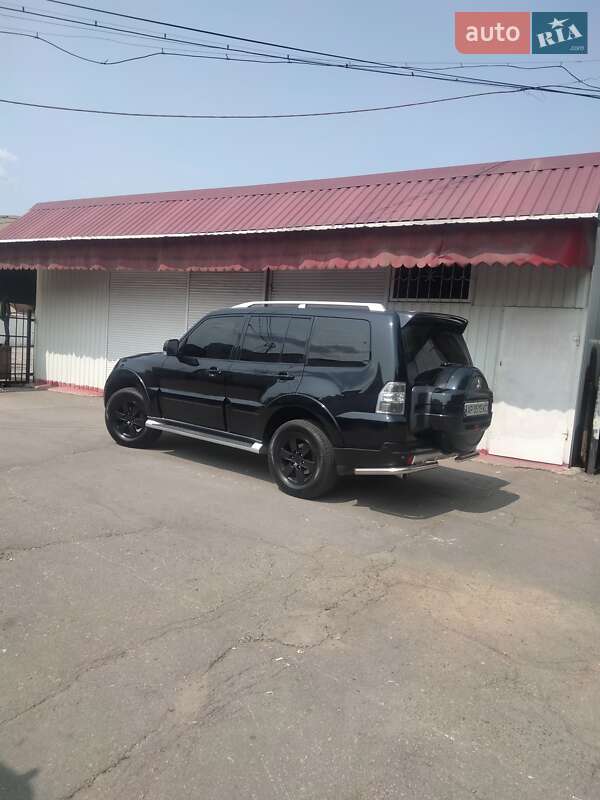 Mitsubishi Pajero (2008)