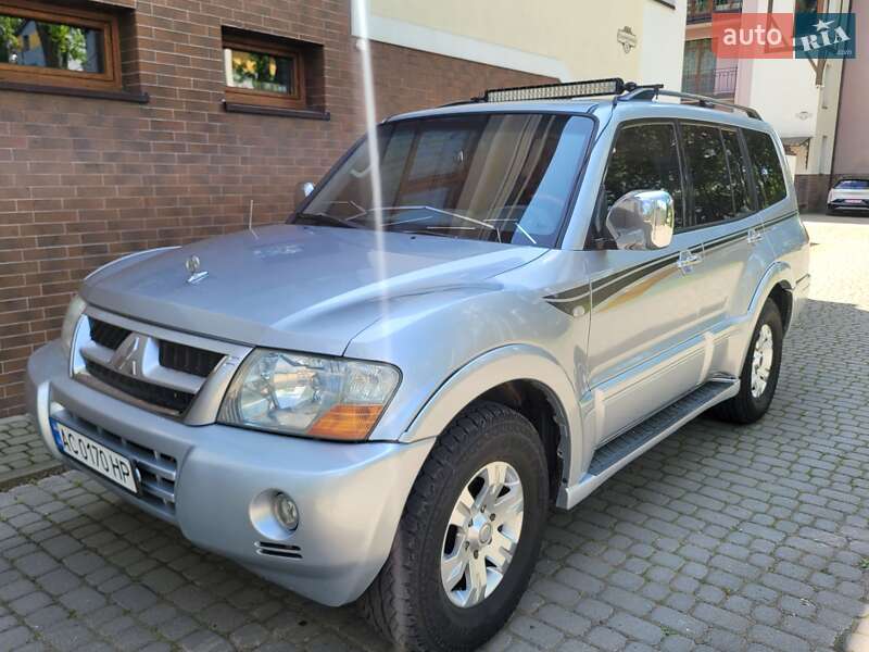 Mitsubishi Pajero (2005)