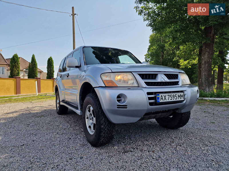 Mitsubishi Pajero (2004)
