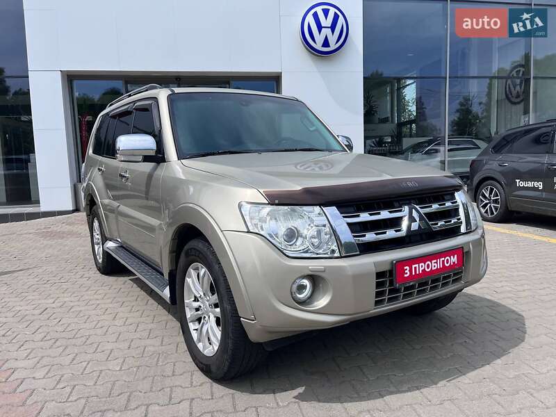 Mitsubishi Pajero (2012)