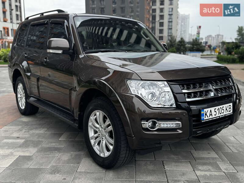 Mitsubishi Pajero (2019)