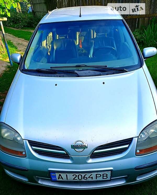 Nissan Almera tino (2002)