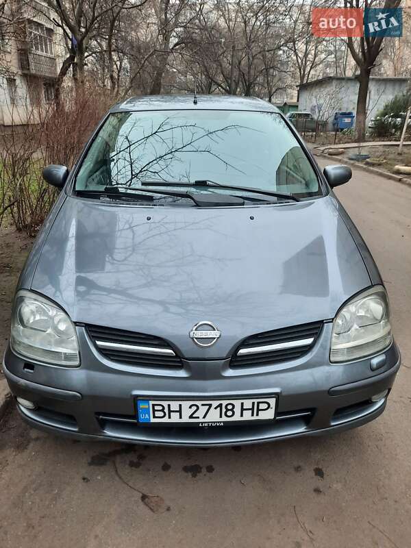 Nissan Almera tino (2005)