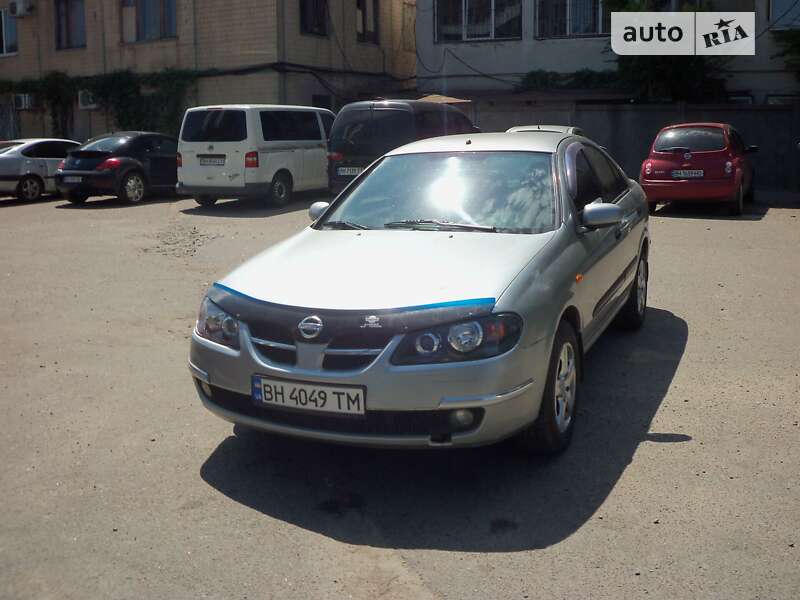 Nissan Almera (2004)