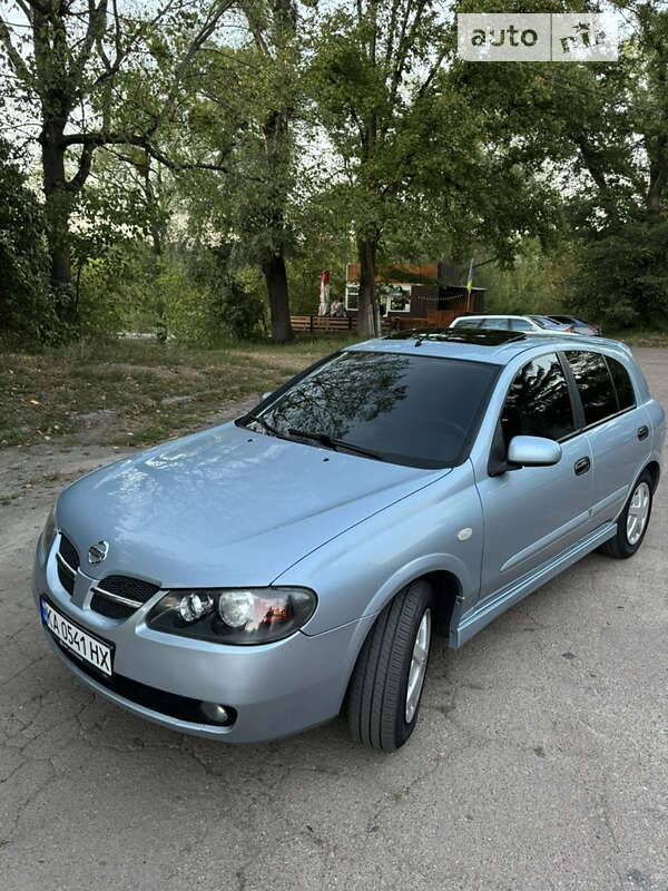 Nissan Almera (2005)