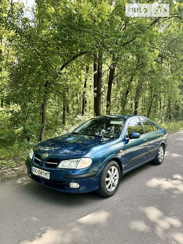 Nissan Almera (2001)