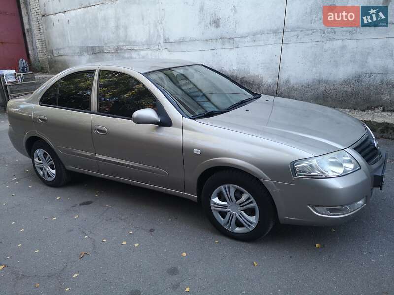 Nissan Almera (2010)