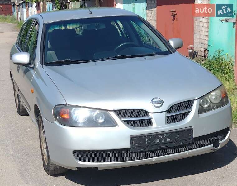 Nissan Almera (2003)